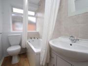 2 Bedrooms Flat for rent in Prescott Avenue, Petts Wood,...