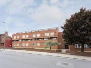 2 Bedrooms Flat for rent in Prince Of Wales Close,...
