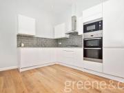 2 Bedrooms Flat for rent in Quernmore Road, Stroud...