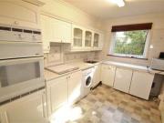 2 Bedrooms Flat for rent in Reddington Close,...