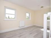 2 Bedrooms Flat for rent in Redhill, Surrey RH1