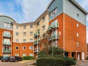 2 Bedrooms Flat for rent in Reynolds Avenue, Redhill RH1
