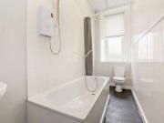 2 Bedrooms Flat for rent in Roslea Drive, Dennistoun,...