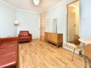 2 Bedrooms Flat for rent in Sandwich House, Sandwich...