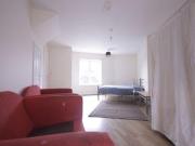 2 Bedrooms Flat for rent in Saunders Close, Seven Kings IG1