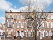 2 Bedrooms Flat for Rent in Severus Road, Clapham...