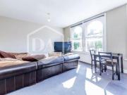 2 Bedrooms Flat for rent in Shaftesbury Road, Stroud...