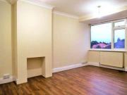 2 Bedrooms Flat for rent in Sherwood Park Avenue, Sidcup...