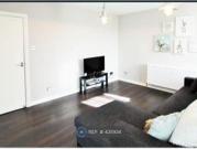 2 Bedrooms Flat for rent in St. Peters Road, South...