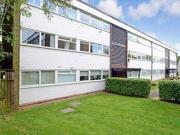 2 Bedrooms Flat for rent in St. Winifreds Close,...