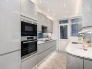 2 Bedrooms Flat for rent in Stafford Court, Kensington...