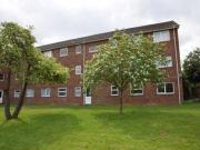 2 Bedrooms Flat for rent in Station Road, Crayford,...