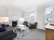 2 Bedrooms Flat for rent in Sugden Road, London SW11