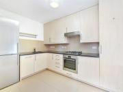 2 Bedrooms Flat for rent in The Avenue, London W4