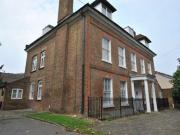 2 Bedrooms Flat for rent in The Beeches, High Street,...