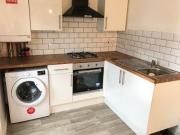 2 Bedrooms Flat for rent in The Crossways, Hounslow TW5