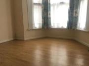 2 Bedrooms Flat for rent in The Drive, Ilford IG1