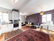 2 Bedrooms Flat for rent in The Lodge, Brondesbury Park,...