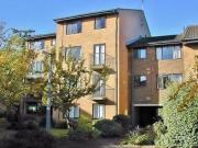 2 Bedrooms Flat for rent in The Rowans, Woking, Surrey GU22