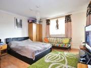 2 Bedrooms Flat for rent in Thomas Cribb Mews, London E6
