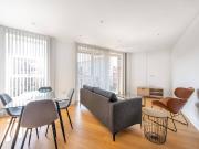 2 Bedrooms Flat for Rent in Tollgate Gardens | Foxtons