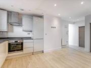 2 Bedrooms Flat for rent in Tooting High Street, London SW17