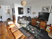 2 Bedrooms Flat for rent in Undercliff Gardens, Leigh On...