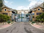2 Bedrooms Flat for rent in Victory Mews, The Strand,...