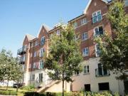 2 Bedrooms Flat for rent in Viridian Square, Aylesbury,...