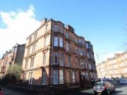 2 Bedrooms Flat for rent in Waverley Gardens, Glasgow G41