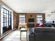 2 Bedrooms Flat for rent in Weller Street, London SE1