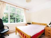 2 Bedrooms Flat for rent in Wellington Road, Hatch End HA5
