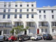 2 Bedrooms Flat for rent in Wellington Square, Hastings TN34
