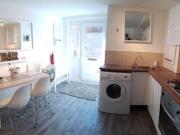 2 Bedrooms Flat for rent in Wilmslow Road, Manchester M20