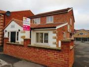 2 Bedrooms Flat for rent in Yarwell Drive, Maltby,...