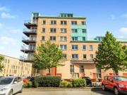 2 Bedrooms Flat for sale in 3 Queen Elizabeth Gardens,...