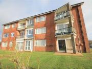 2 Bedrooms Flat for sale in Beach Green, Shoreham By Sea...