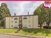 2 Bedrooms Flat for sale in Blackwater Close, Bettws,...