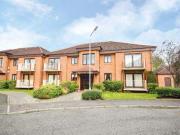 2 Bedrooms Flat for sale in Brisbane Court, Giffnock,...