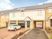 2 Bedrooms Flat for sale in Brookwood Farm Drive,...