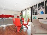 2 Bedrooms Flat for sale in Brunel Court, 201 Green...