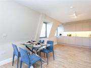 2 Bedrooms Flat for sale in Buckingham House East,...