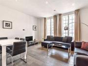 2 Bedrooms Flat for sale in Buckingham Palace Road,...
