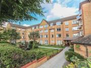 2 Bedrooms Flat for sale in Cassio Road, Watford WD18