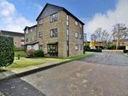 2 Bedrooms Flat for sale in Comptons Court, Horsham,...