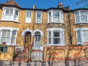 2 Bedrooms Flat for sale in Coppermill Lane, London E17