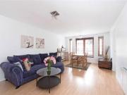 2 Bedrooms Flat for sale in Discovery Walk, London E1W