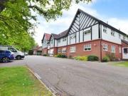 2 Bedrooms Flat for sale in Dunraven Avenue, Salfords,...