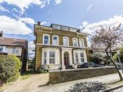 2 Bedrooms Flat for sale in Elgin Road, Addiscombe,...