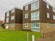 2 Bedrooms Flat for sale in Elmer Road, Middleton On...